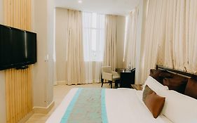 Goldberry Suites & Hotel Mactan